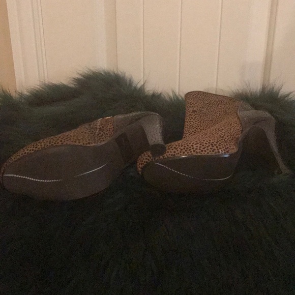 Colin Stuart leopard booties - Picture 3 of 3